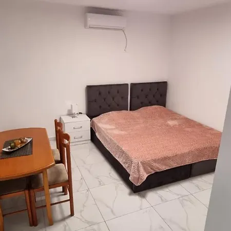 Apartament Lalas 1 *